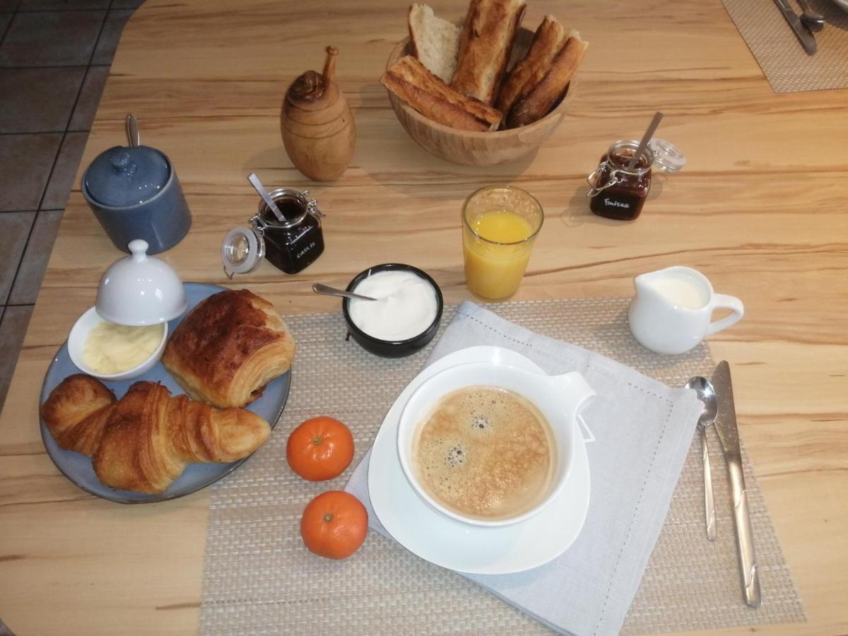 Bed and Breakfast La Maison D'Elise Dollon Exteriér fotografie
